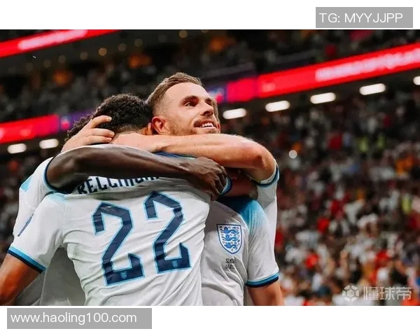 足球明星与球迷亲密互动揭秘球场内外的感人瞬间与故事分享