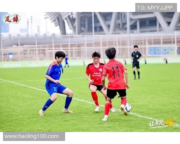 足球明星化身路人街头踢球引发热议球迷惊喜连连 足球明星化身路人街头踢球引发热议球迷惊喜连连